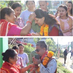मतदाताको समस्या सुन्न 'आनन्द र डिना' प्रत्येक दिन मतदाताको घरघरमा